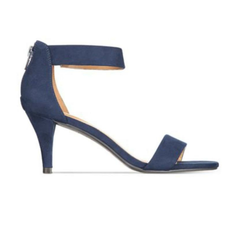 Color navy /You can't go wrong with the classics